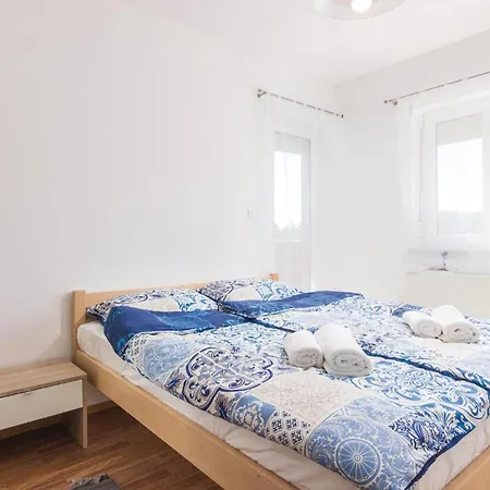 8 Bedroom Awesome In בית נופש