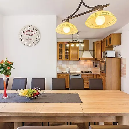 8 Bedroom Awesome In בית נופש *