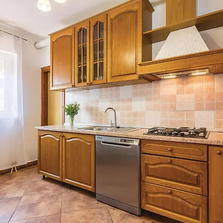 בית נופש 8 Bedroom Awesome In