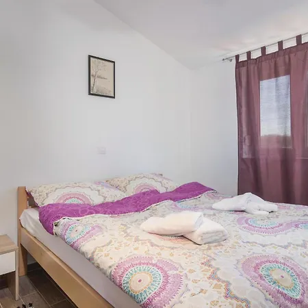 8 Bedroom Awesome In בית נופש *