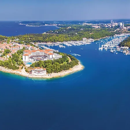 בית נופש 8 Bedroom Awesome In פולה