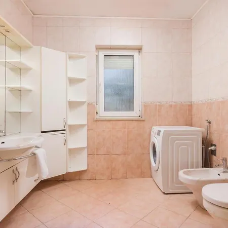 Holiday home 8 Bedroom Awesome In *